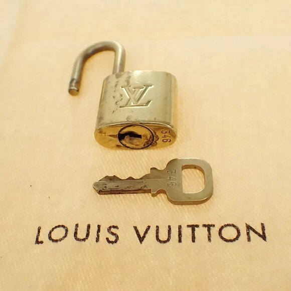 LOUIS VUITTON LV 10 SET PADLOCK KEY BAG CHARM CADENA GOLD PLATED FRANCE - Picture 3 of 4